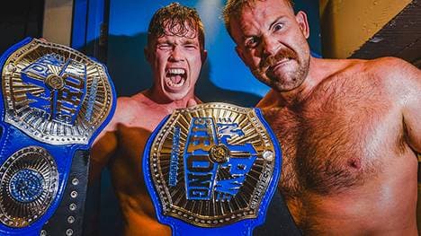 Kyle Fletcher (l.) und Mark Davis alias Aussie Open haben sich AEW angeschlossen