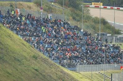 ADAC Formel 4: Tramnitz sorgt für Spannung