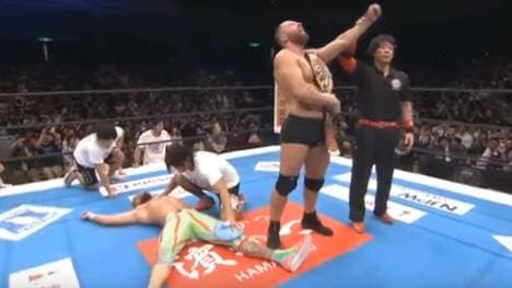 Jon Moxley (früher: Dean Ambrose) gewann bei NJPW sein erstes Match nach seinem WWE-Aus
