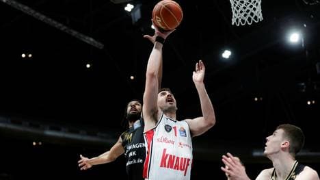 Seljaas (Mitte) steht mit Würzburg im Halbfinale