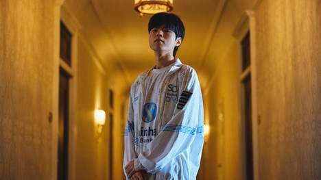 In der koreanischen SoloQ hat sich der amtierende Weltmeister Kim "Deft" Hyuk-kyu in einem Teamfight mit vier Spielern behauptet