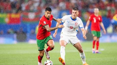 Patrik Schick (r.) steht in der Startelf