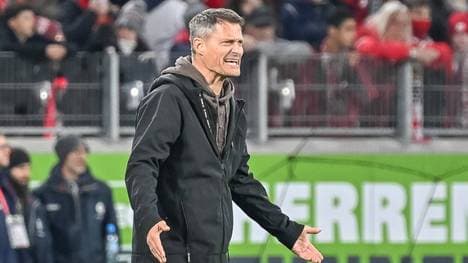 Alexander Blessin und der FC St. Pauli kassierten die siebte Bundesliga-Pleite in Folge