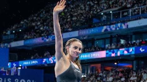 Elena Semechin jubelt über Gold bei den Paralympics