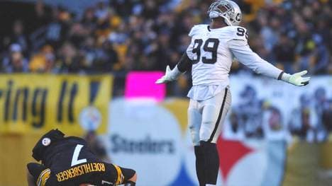 Aldon Smith (r.) gelang in dieser Szene ein Sack gegen Ben Roethlisberger, der sich dabei verletzte