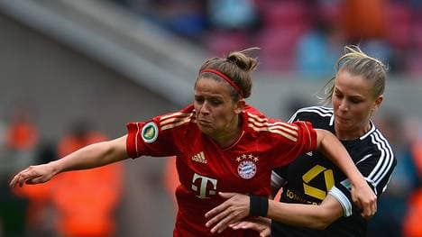 Ana-Maria Crnogorcevic (r.) bleibt bis 2017 am Main