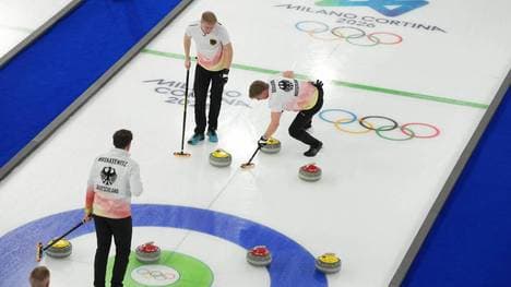 Die deutschen Curling-Spieler verlieren das Auftaktspiel gegen Kanada