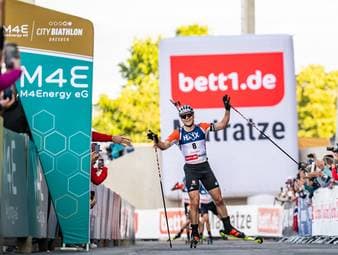 Beim M4Energy City Biathlon Dresden sorgten rund 4.050 Zuschauer im Heinz-Steyer-Stadion für beste Stimmung. Lokalmatador Justus Strelow krönte den Heimauftritt mit einem fehlerfreien Schießen und seinem ersten Sieg beim City Biathlon Dresden.