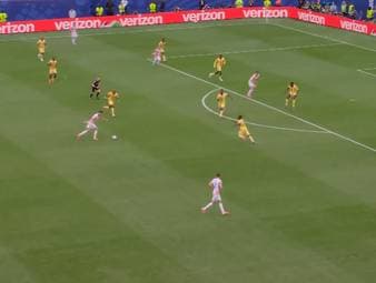 Im letzten Gruppenspiel der Gruppe L trifft Kroatien sehenswert zum 1:0 gegen Ghana, die dadurch ihren ersten Gegentreffer des Turniers kassieren.