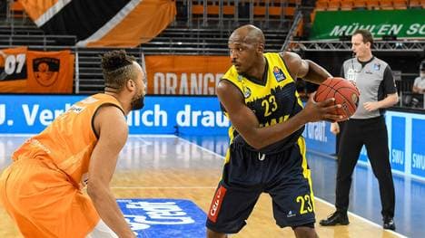 Rickey Paulding (r.) setzte sich mit den EWE Baskets Oldenburg in Ulm durch