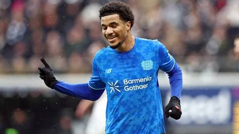 Leverkusens Offensivspieler Malik Tillman freut sich über seinen Treffer gegen Frankfurt