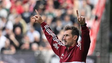 Miroslav Klose ist mit dem 1. FC Nürnberg in die zweite Runde des DFB-Pokal eingezogen