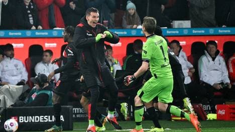 Matej Kovar (l.) und Lukas Hradecky (r.) teilen sich die Spielzeit im Leverkusener Tor