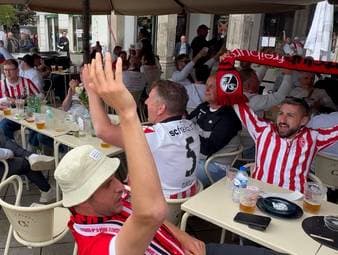Zum ersten Mal in der Vereinsgeschichte spielt der SC Freiburg ein Europapokal-Halbfinale. Die Fans stimmen sich in Braga bereits ein.