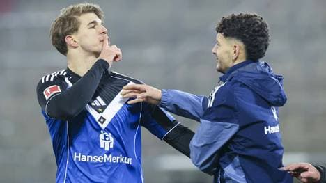 Vuskovic (l.) nach dem Abpfiff im Hamburger Derby