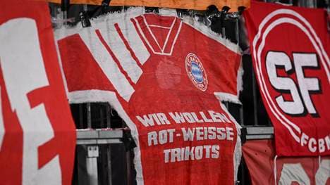 Die Fans des FC Bayern fordern Trikots in Rot und Weiß