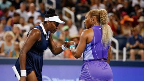 Venus Williams (l.) und Serena Williams (r.) verpassen einen Sieg