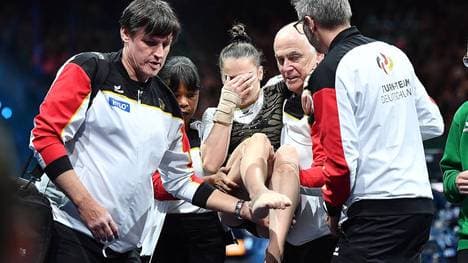 Helen Kevric musste verletzt von der Matte getragen werden
