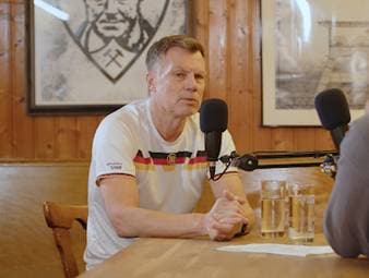 Im Sport1-Podcast "DEEP DIVE" spricht Thomas Helmer, ehemaliger deutscher Fußballspieler, über den langjährigen Streit seiner langjährigen Teamkollegen. Dabei berichtet er von einem Gespräch mit dem damaligen Bayern-Trainer Franz Beckenbauer