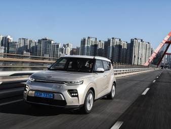 Kia E-Soul - Lifestyle an der Ladesäule