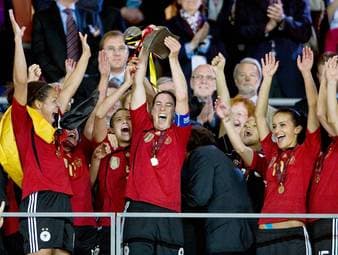 Der deutsche Frauen-Nationalmannschaft entwickelte sich trotz des DFB-Verbots bis 1970 zu einer der erfolgreichsten Mannschaften der Welt. SPORT1 hat die wichtigsten Fakten zu den DFB-Frauen zusammengetragen. 