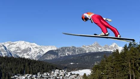 Eric Frenzel zeigt beim Weltcup in  Seefeld einen starken Sprung