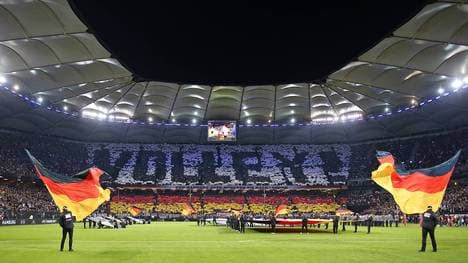 Die Choreographie vor dem EM-Qualispiel zwischen Deutschland und den Niederlanden sorgte für Verwirrung