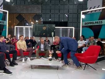 Tennis-Legende Boris Becker ist im SPORT1 Doppelpass zu Gast und füttert das Phrasenschwein kräftig. Am Ende zahlt sogar Stefan Effenberg für ihn ein.
