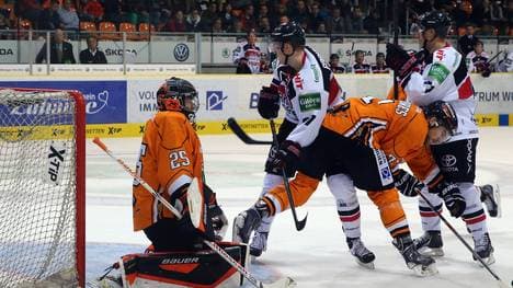Grizzly Adams Wolfsburg v Koelner Haie - DEL