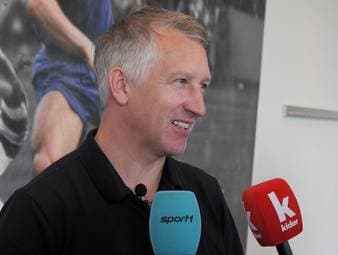 Der Vertrag von Schalke-Torjäger Edin Džeko endet im kommenden Juni. Sportvorstand Frank Baumann äußert sich zur Personalie und gibt Einblick in die geplanten Vertragsgespräche mit dem Bosnier.