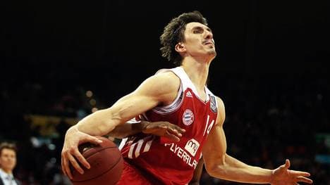 Nihad Djedovic-FC Bayern Basketball-schmerzverzerrt