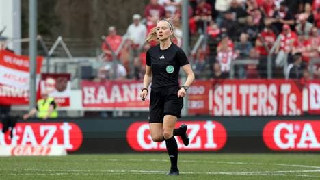 Schiedsrichterin Fabienne Michel