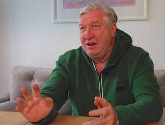 Noch ist Dieter Schatzschneider Rekordtorschütze der zweiten Liga. Seine Bestmarke dürfte aber bald von Simon Terodde geknackt werden. Für der Schalker hat der Ex-Profi aber nur lobende Worte.