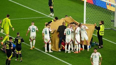 Barnabas Varga blieb nach einem Zusammenprall liegen