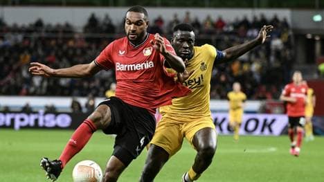 Jonathan Tah (l.) gilt als Stabilisator der Defensive