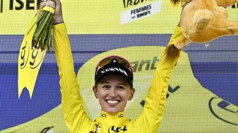 Kasia Niewiadoma trägt wieder Gelb