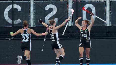 Charlotte Stapenhorst (r.) erzielte das zwei Tore gegen Argentinien