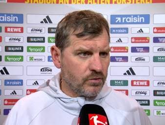 Union Berlin wurde im Spiel gegen die Bayern durch ein sehr knappes Abseits ein Tor aberkannt. Union-Trainer Steffen Baumgart redet sich in Rage. 