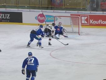 Die deutsche Eishockey-Nationalmannschaft schlägt im fünften Testspiel für die WM in Finnland und Lettland die Slowakei mit 4:3.