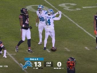 Die Playoffs haben Amon-Ra St. Brown und die Detroit Lions zwar verpasst, im letzten Saisonspiel gegen die Chicago Bears brilliert der Deutsche trotzdem nochmal. Auch im entscheidenden Drive spielt er eine wichtige Rolle.