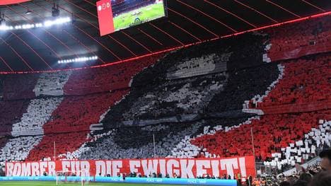 Die Fans des FC Bayern gedenken FCB-Legende Gerd Müller mit einer Mega-Choreographie