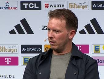 Bundestrainer Julian Nagelsmann macht Manuel Neuer offiziell zur Nummer 1 für die WM 2026. Bis vor Kurzem war Oliver Baumann noch fest als Stammkeeper gesetzt. Jetzt enthüllt Nagelsmann, wie das Telefonat ablief, in dem er Baumann die bittere Nachricht überbrachte.