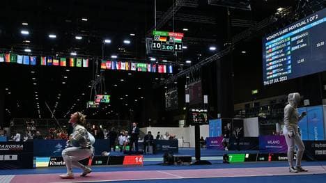 Charlan (l.) nach Sieg gegen Smirnowa disqualifiziert