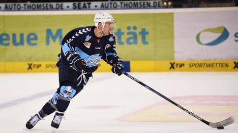Kevin Clark Hamburg Freezers v Eisbaeren Berlin- DEL