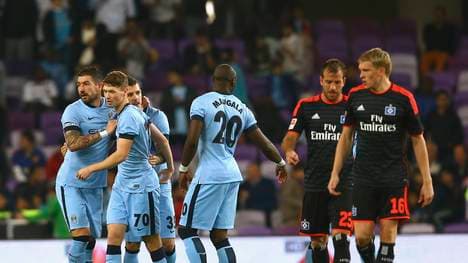 Die Spieler von Manchester City feiern ein Tor gegen den Hamburger SV