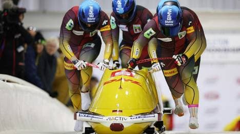 Francesco Friedrich liegt zur Halbzeit vorne