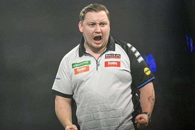 Schindler stürmt in Runde drei