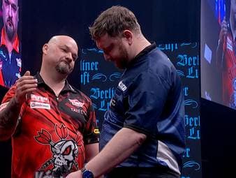 Nach seinem emotionalen Auftritt bei der Darts-WM ist der Schotte Cameron Menzies beim German Darts Grand Prix nach einer Niederlage erneut den Tränen nahe.