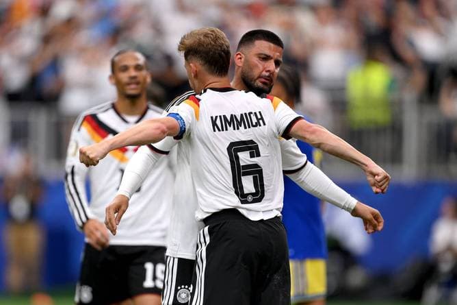 DFB-Team mit Jubel empfangen