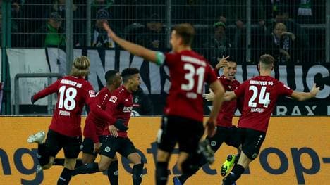Bobby Wood (2.v.r.) erzielte für Hannover 96 nach 22 Sekunden die Führung bei Gladbach